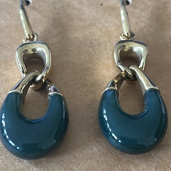 Michael Kors
Gold Green Autumn Luxe Tone Jade Drop Earrings - Picture 2 of 6